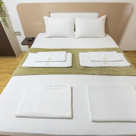 4 Rooms Apartments Ni Екстериор снимка