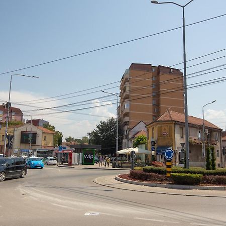 4 Rooms Apartments Ni Екстериор снимка