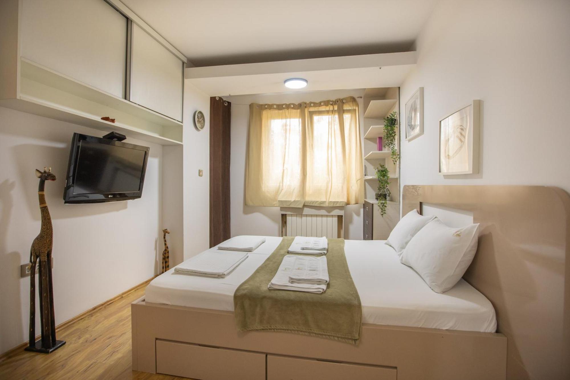 4 Rooms Apartments Ni Екстериор снимка