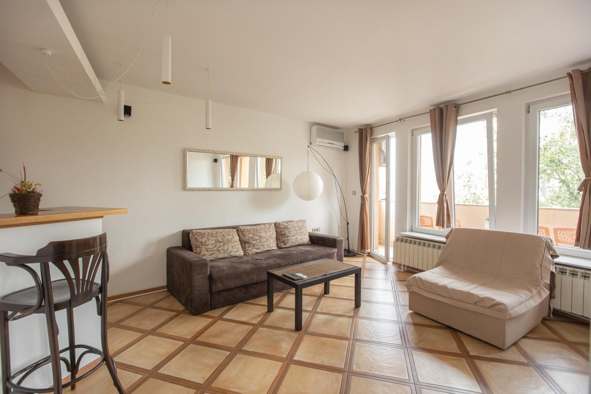 4 Rooms Apartments Ni Екстериор снимка