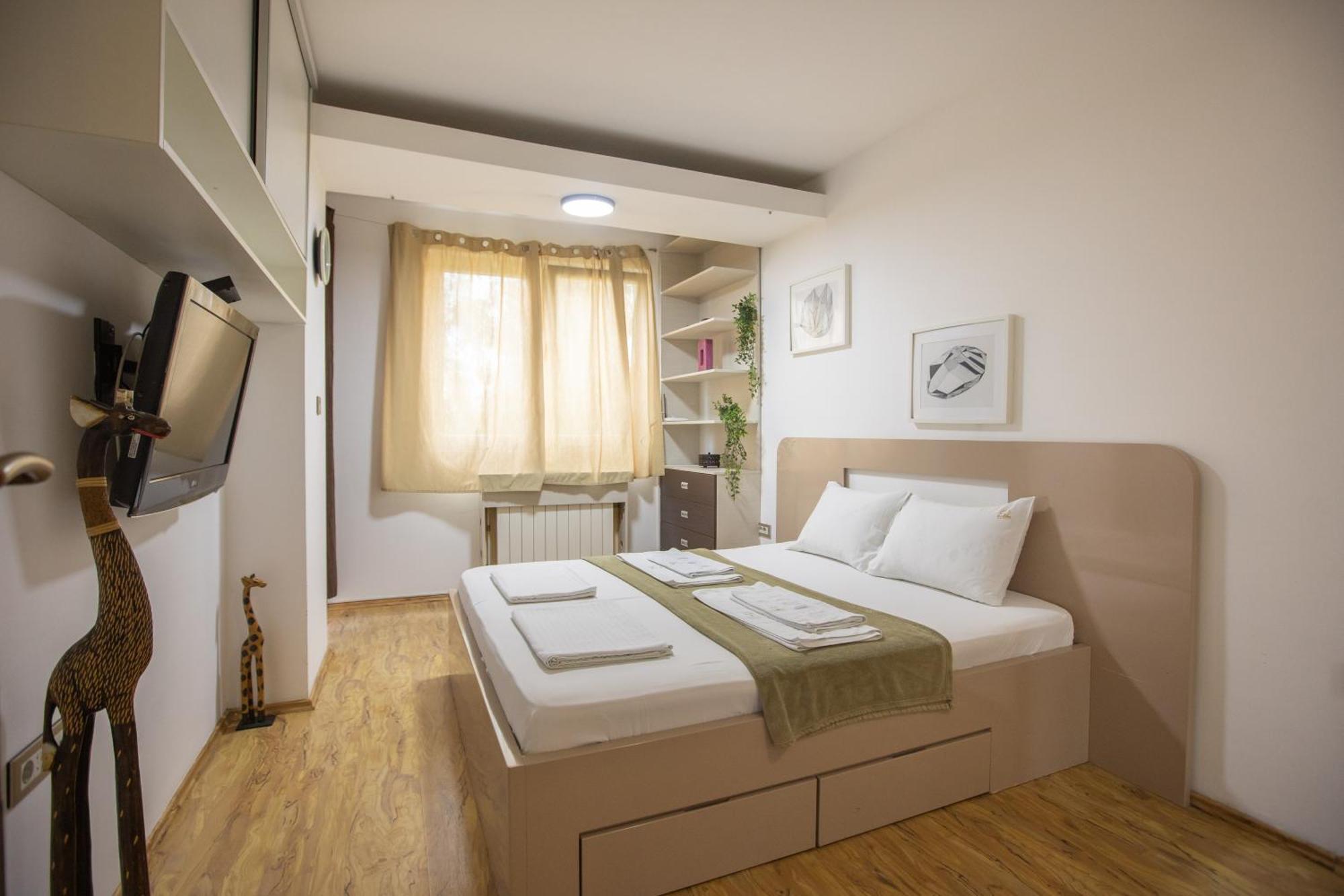 4 Rooms Apartments Ni Екстериор снимка