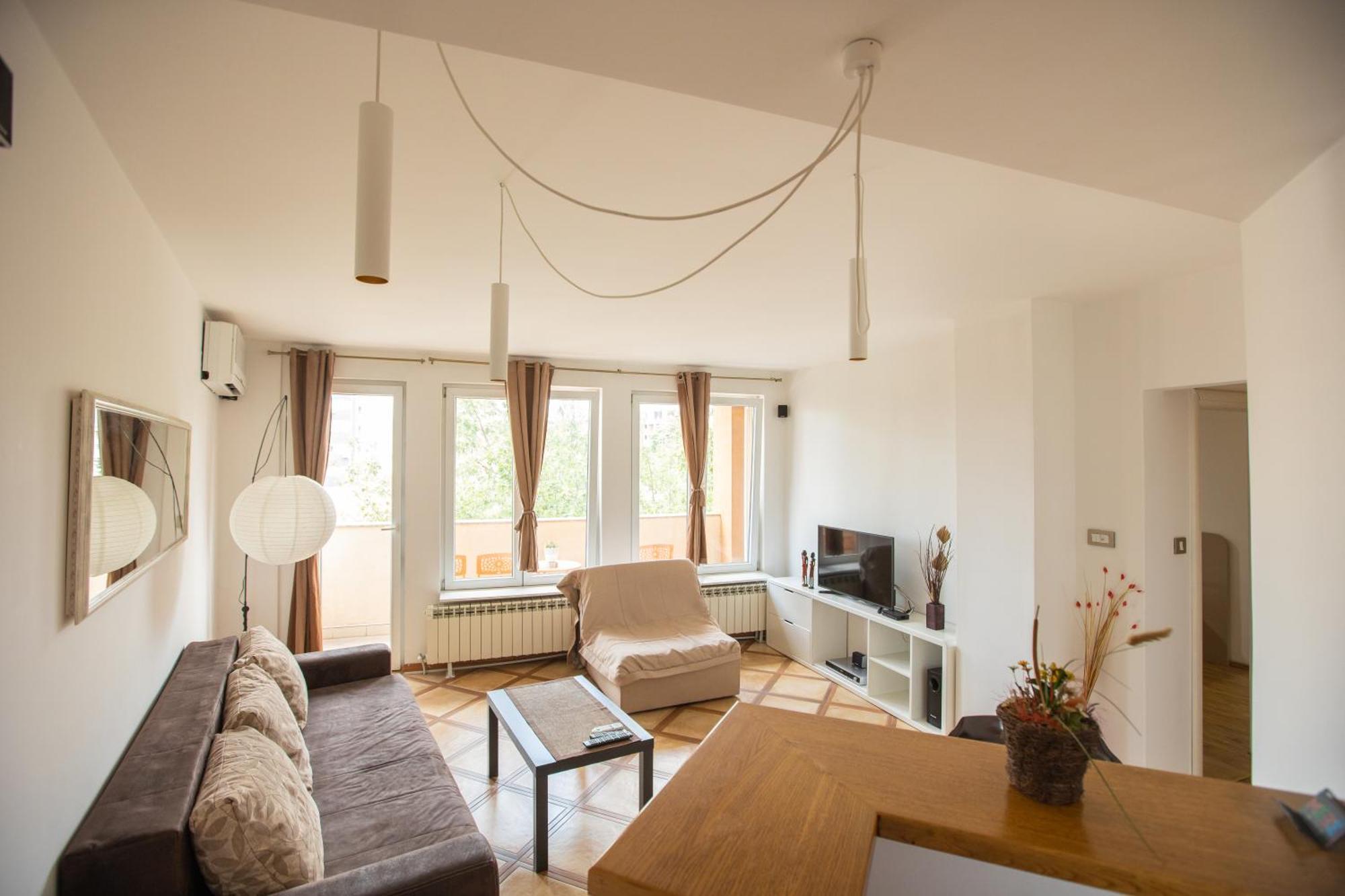 4 Rooms Apartments Ni Екстериор снимка