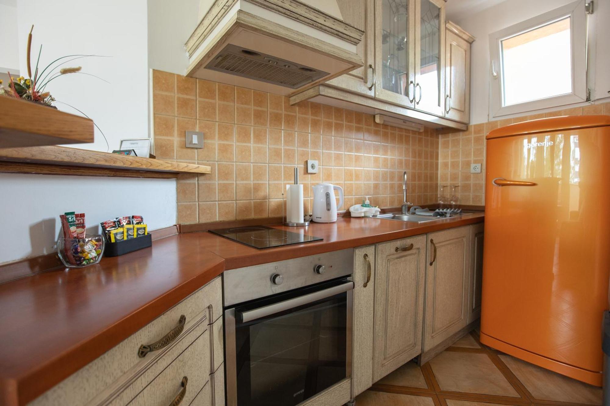 4 Rooms Apartments Ni Екстериор снимка