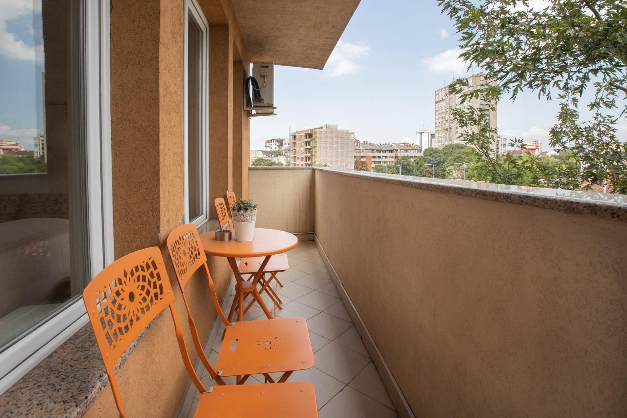 4 Rooms Apartments Ni Екстериор снимка