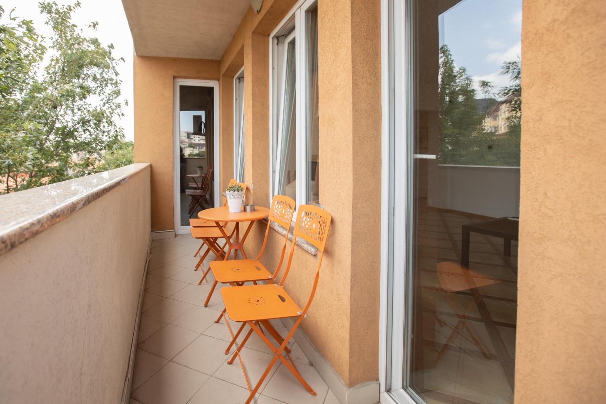 4 Rooms Apartments Ni Екстериор снимка