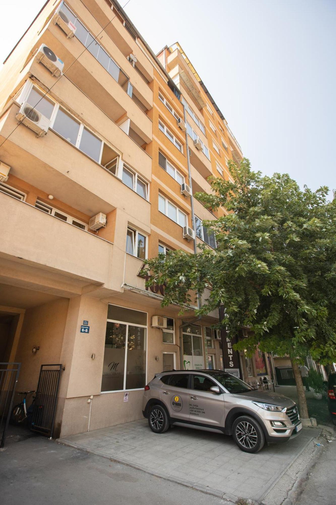 4 Rooms Apartments Ni Екстериор снимка