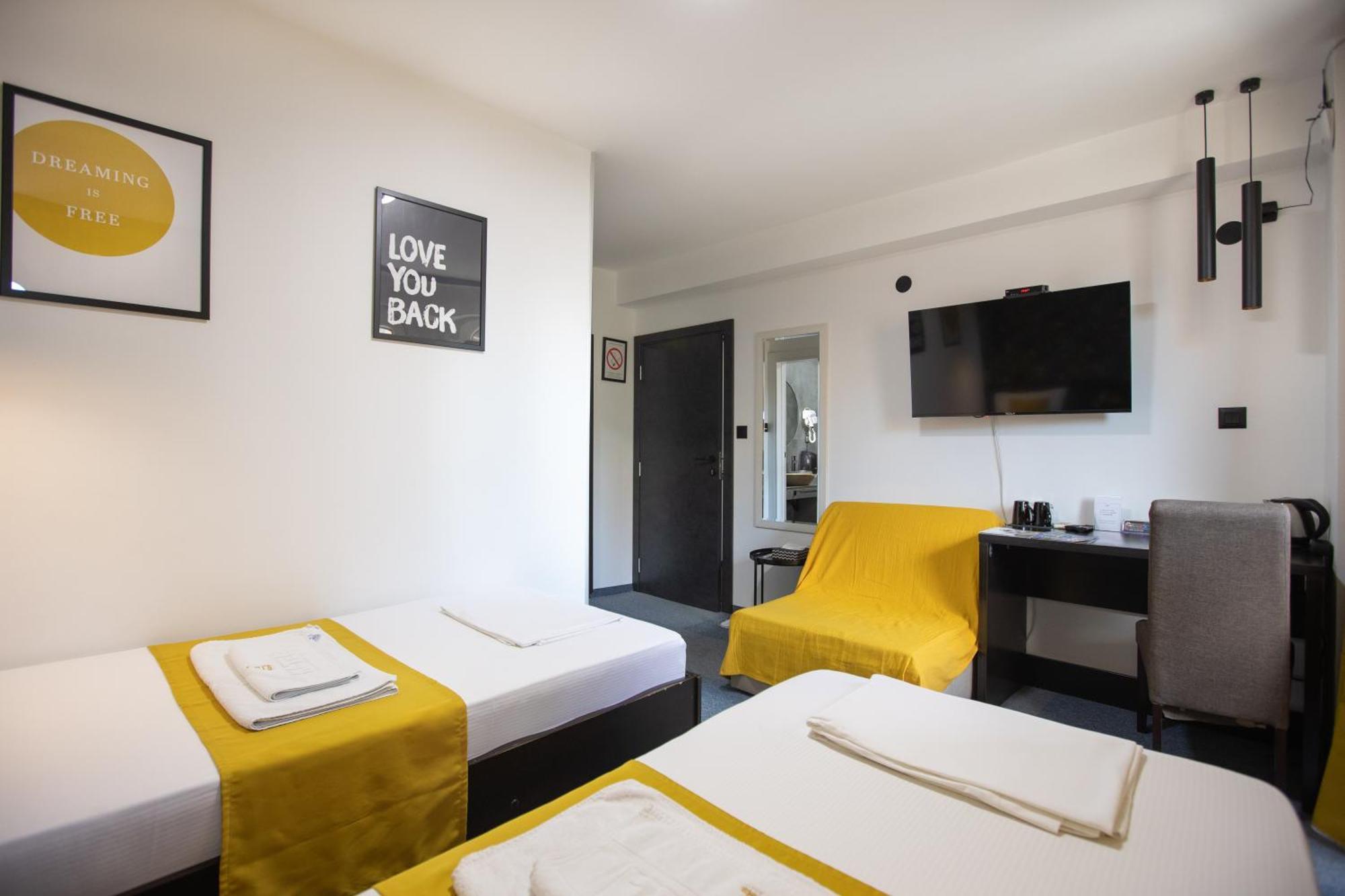 4 Rooms Apartments Ni Екстериор снимка