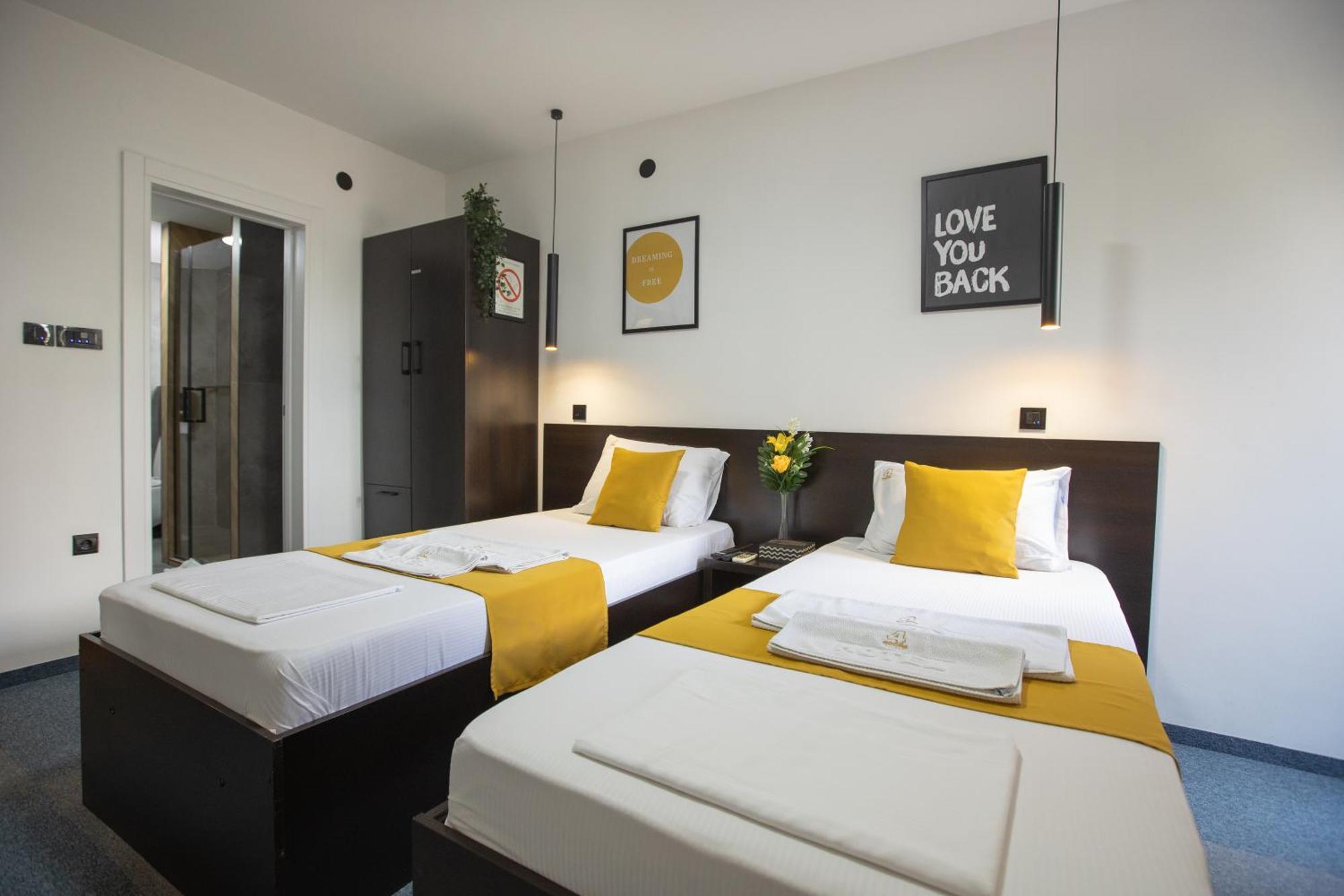 4 Rooms Apartments Ni Екстериор снимка