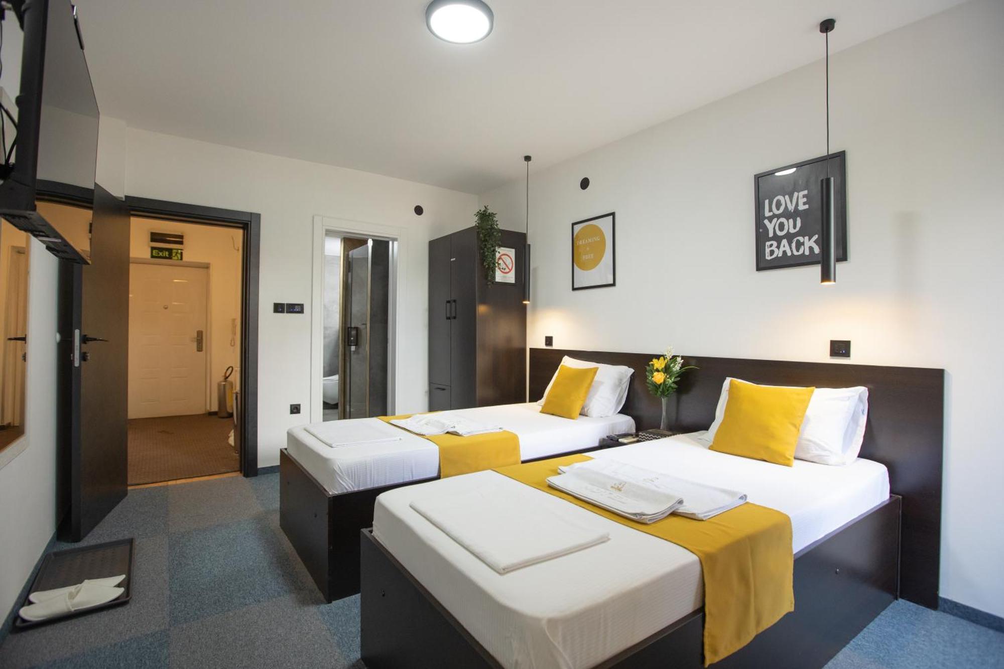 4 Rooms Apartments Ni Екстериор снимка