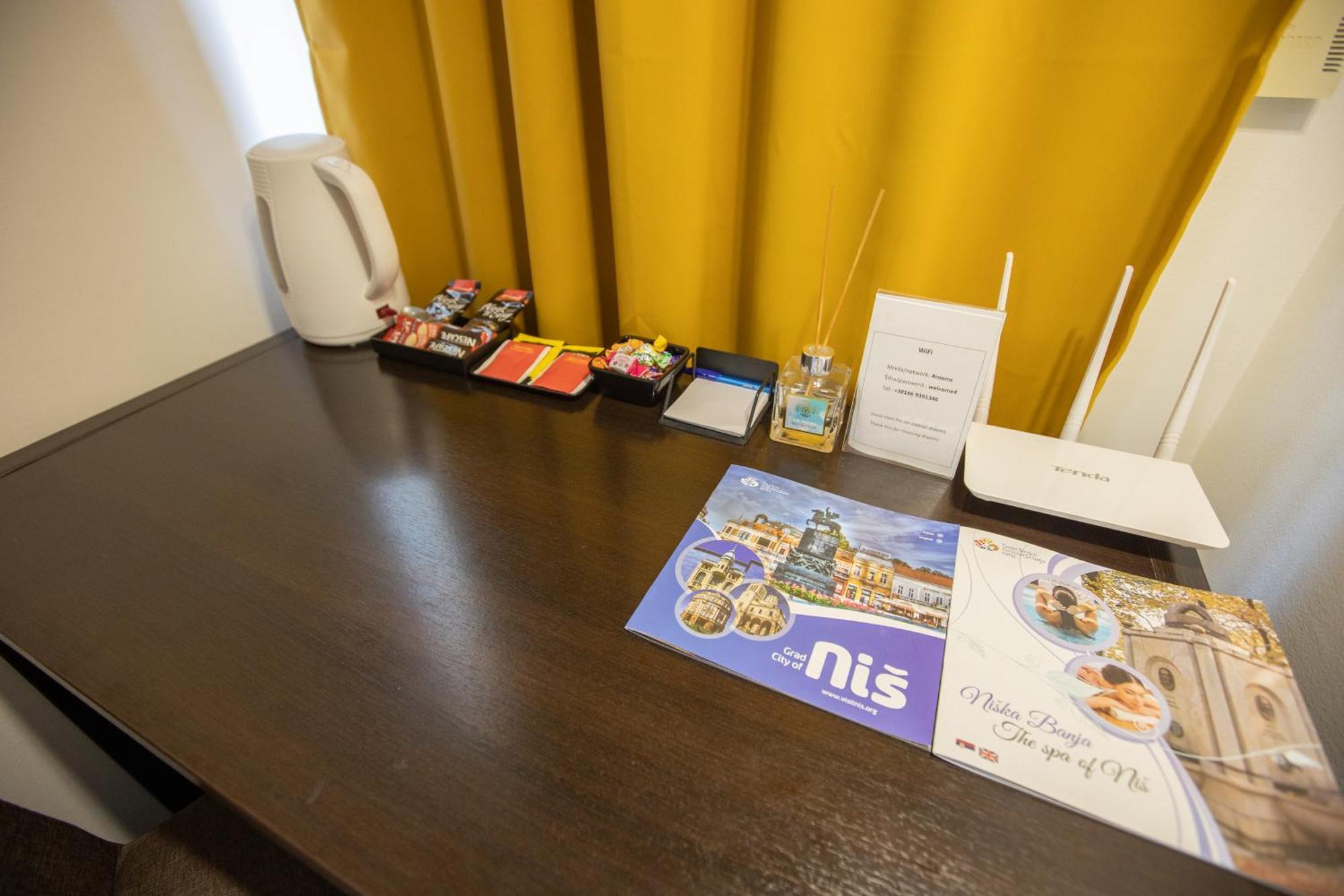 4 Rooms Apartments Ni Екстериор снимка