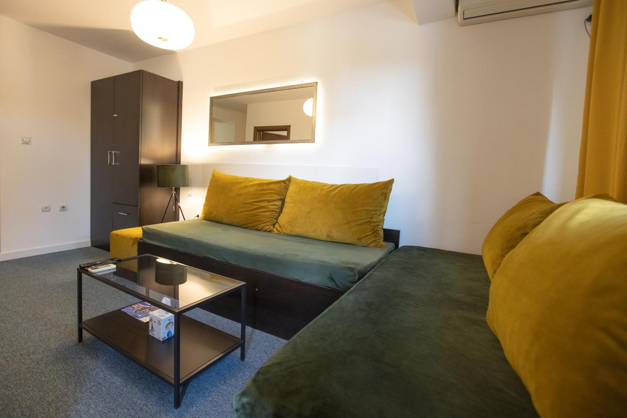4 Rooms Apartments Ni Екстериор снимка