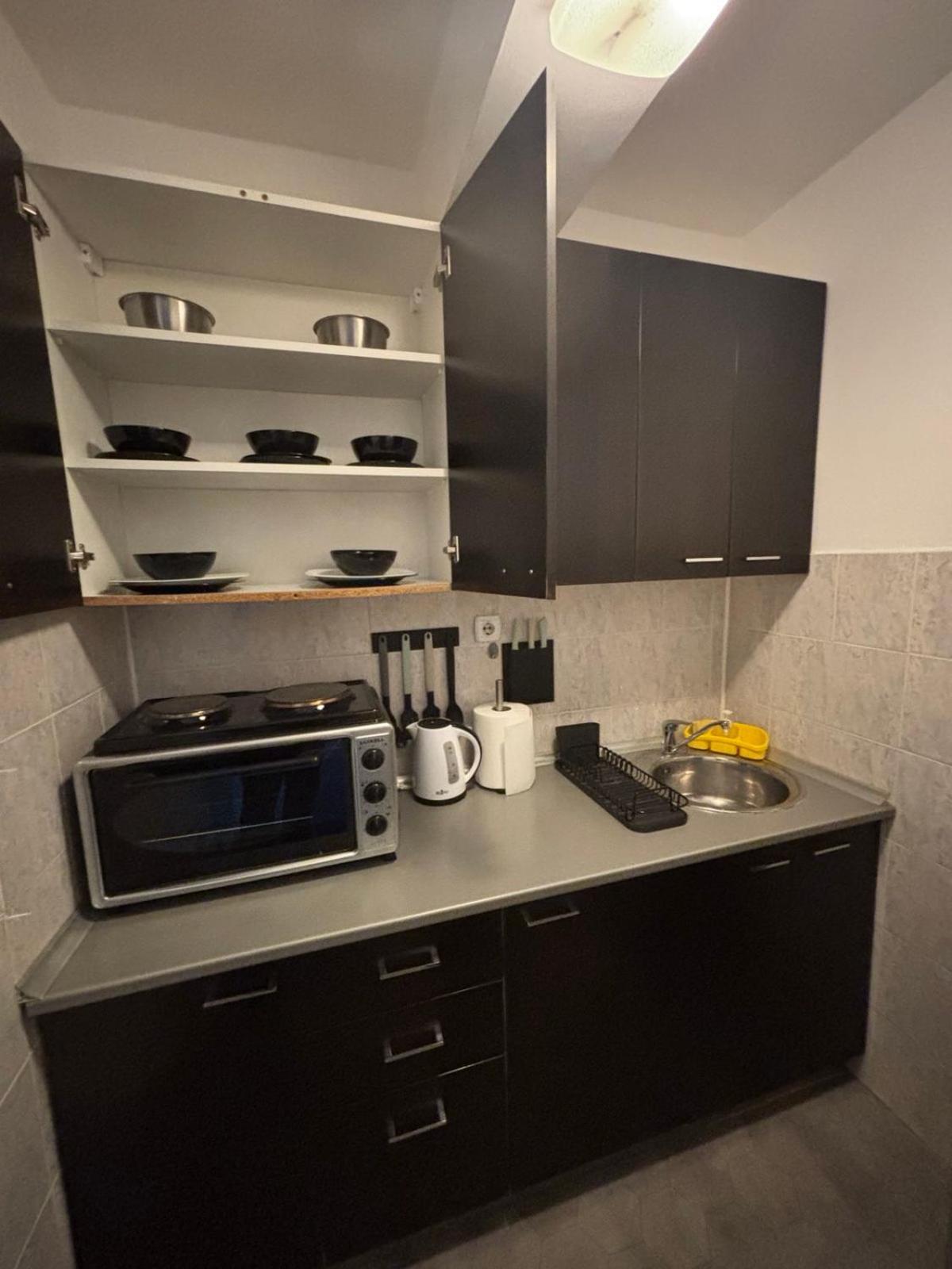 4 Rooms Apartments Ni Екстериор снимка