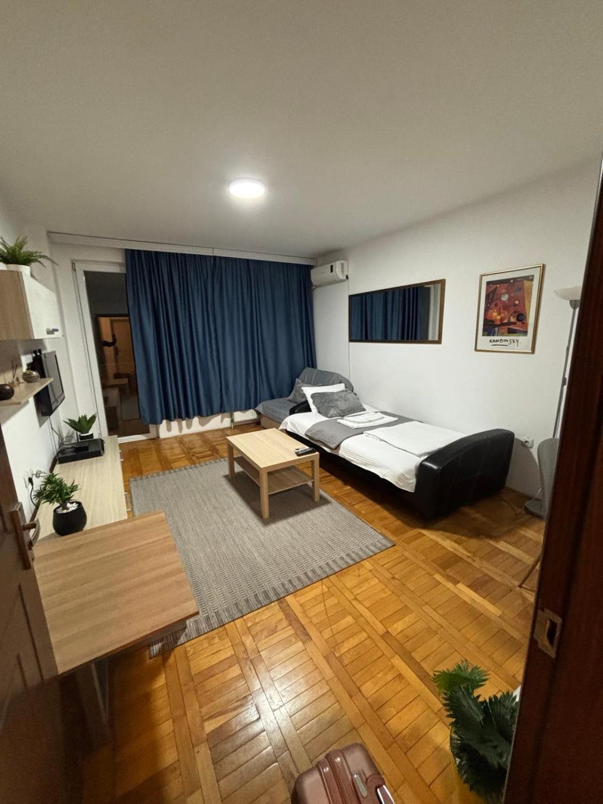 4 Rooms Apartments Ni Екстериор снимка