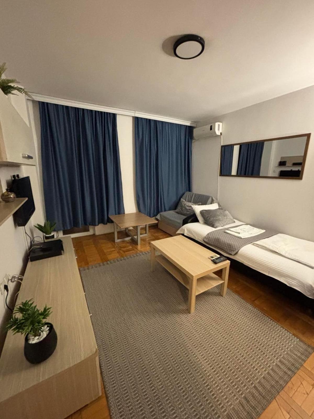 4 Rooms Apartments Ni Екстериор снимка